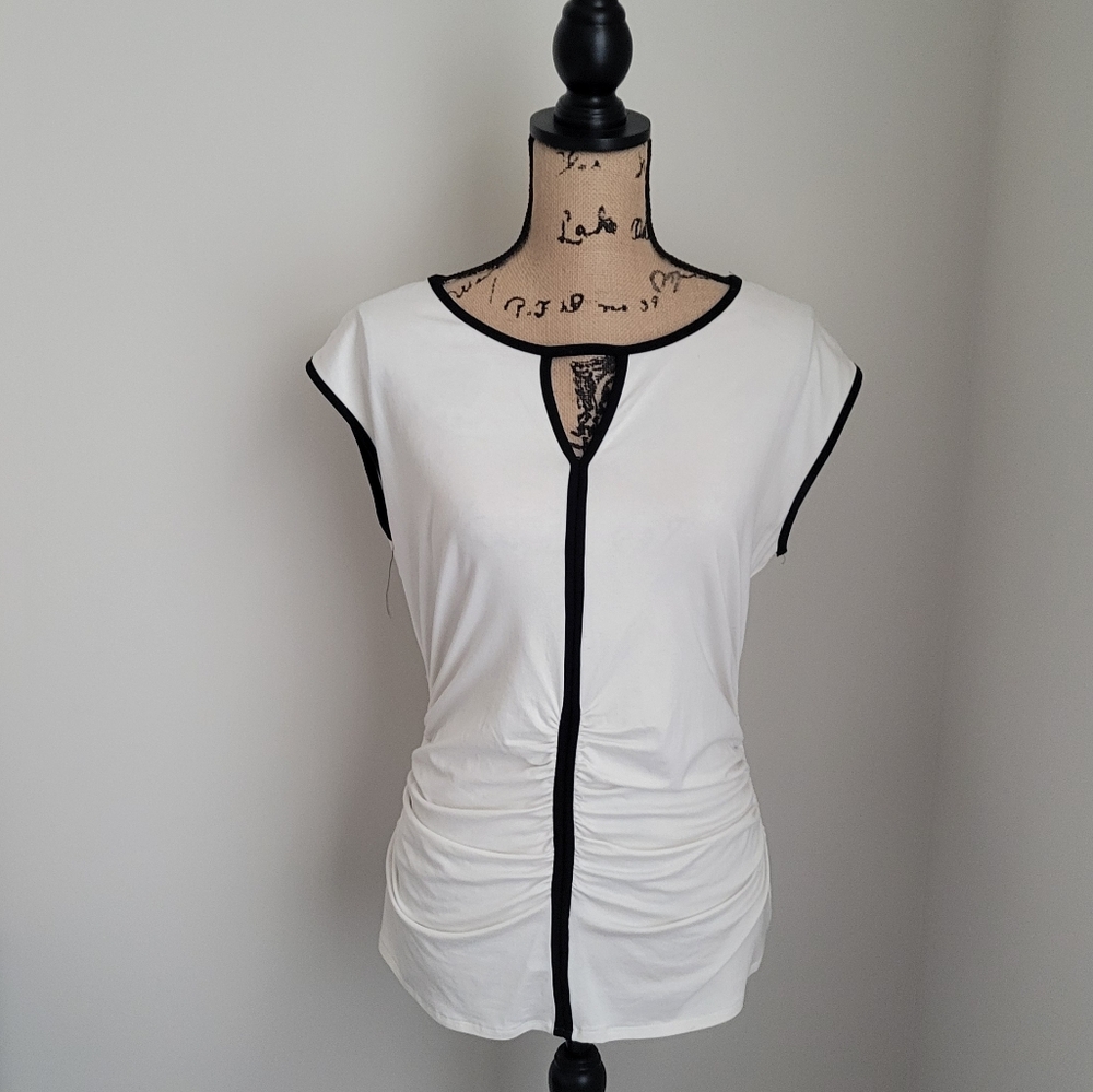 Vince Camuto Keyhole Ruched Top